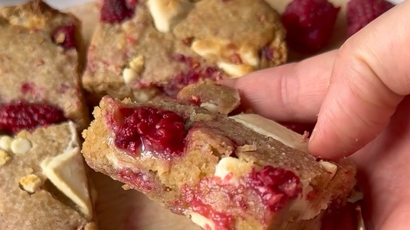 Raspberry White Chocolate Blondies